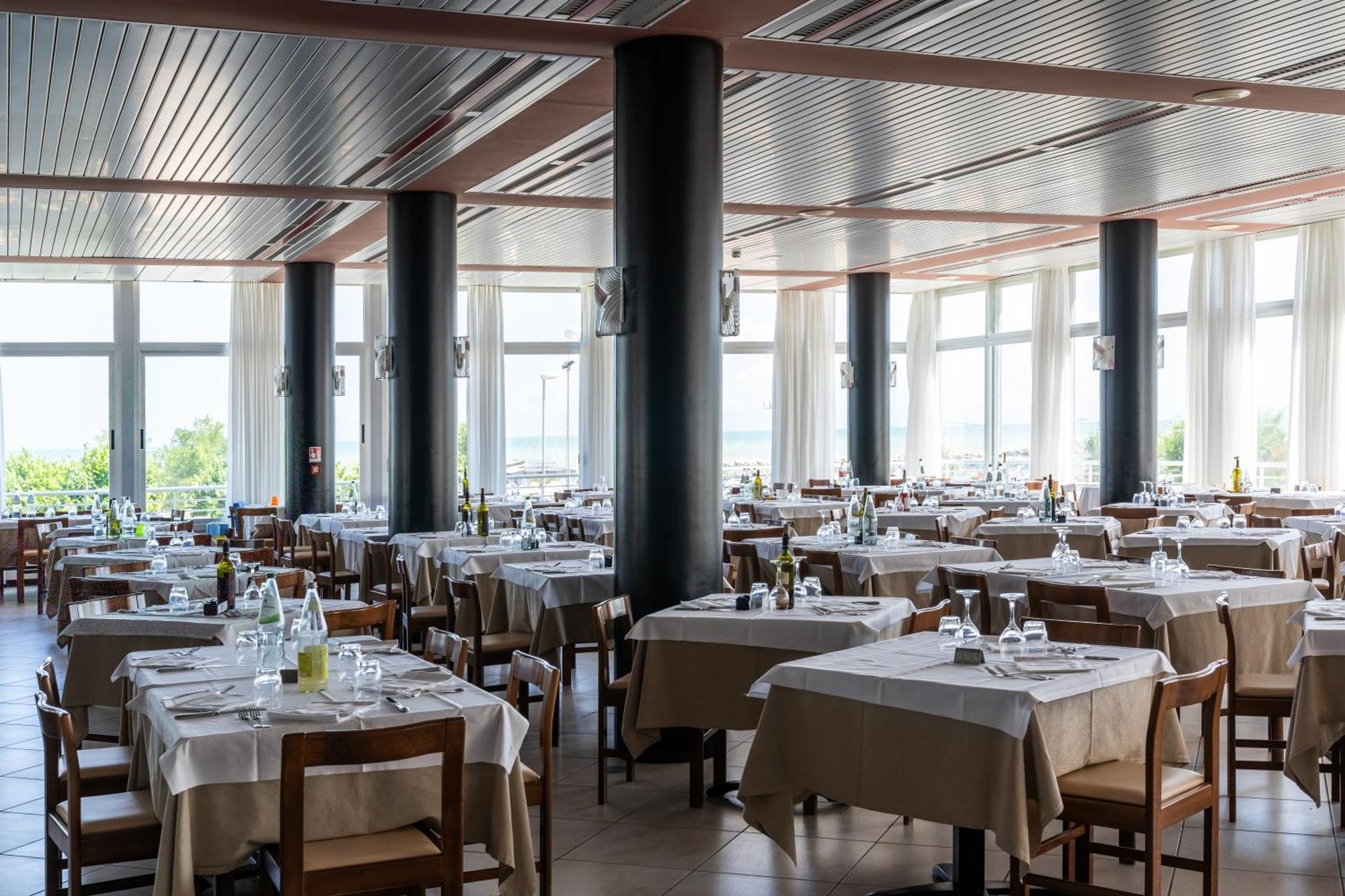 Hotel Cormoran Католика Екстериор снимка